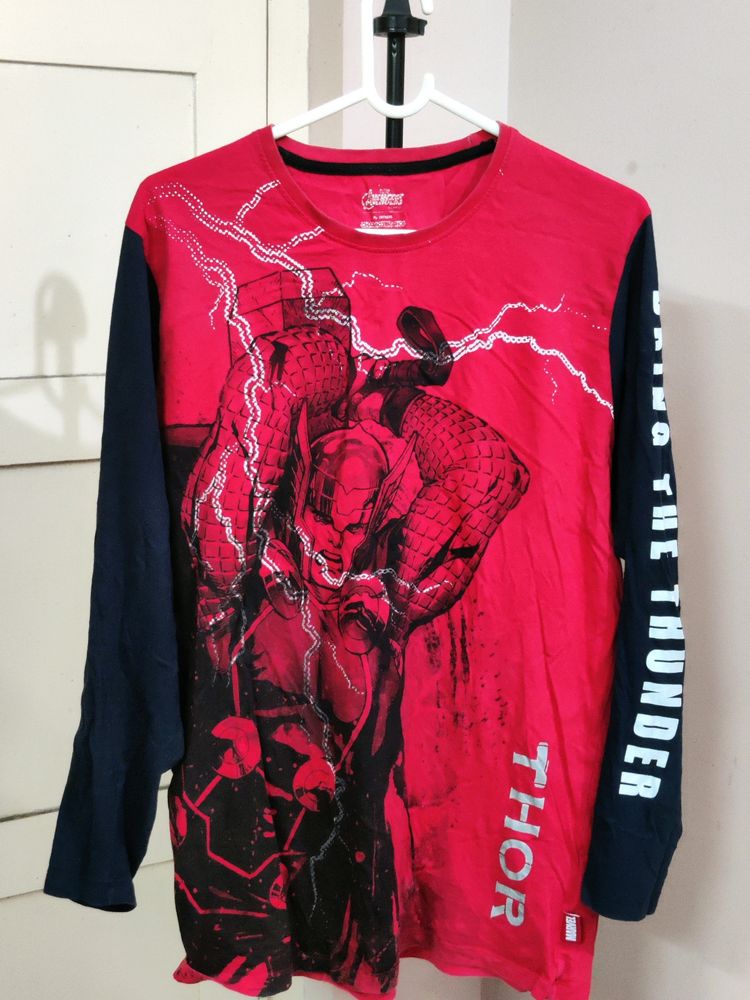 Marvel men&#39;s might Avenger tshirt