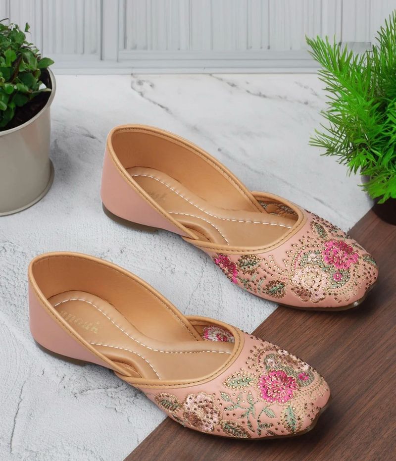 Embroidered Peach Juttis