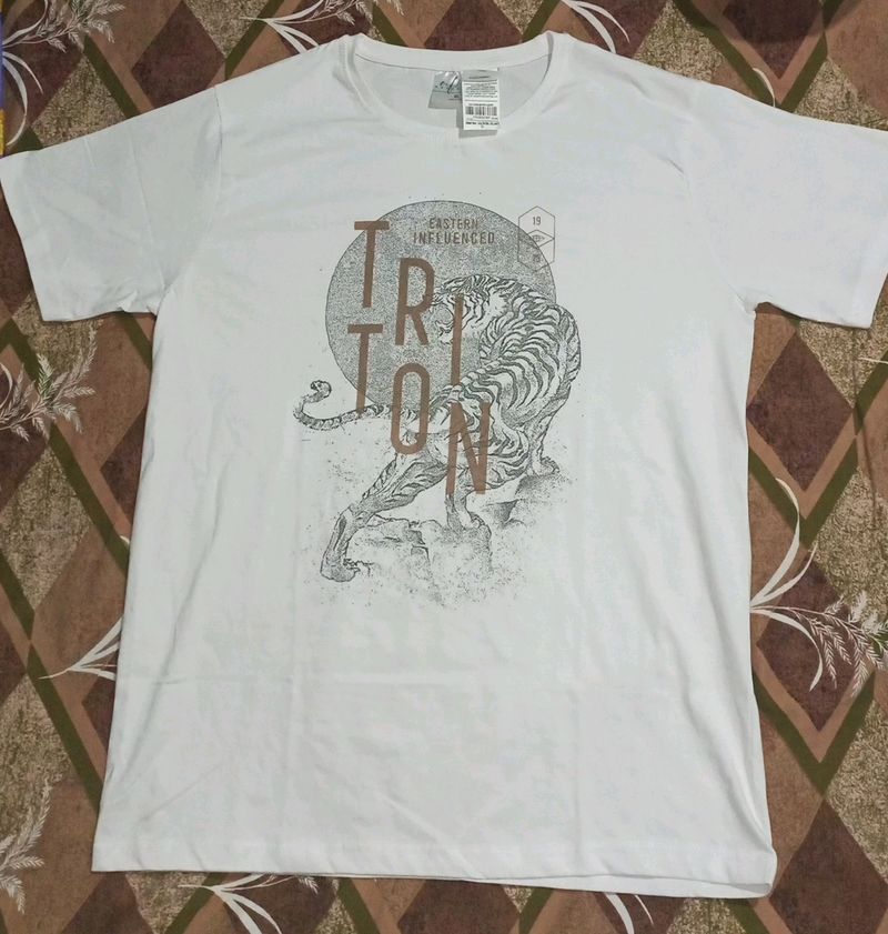 Never Used | Plain White t-shirt | New | Dmart |