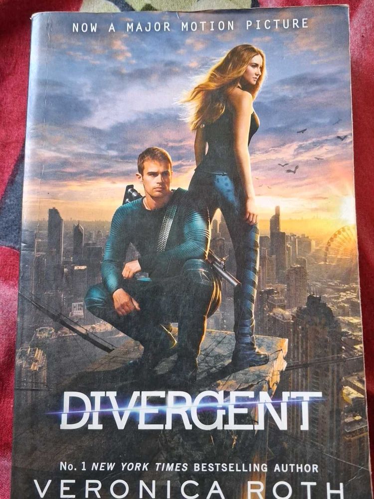 Divergent by Veronica Roth