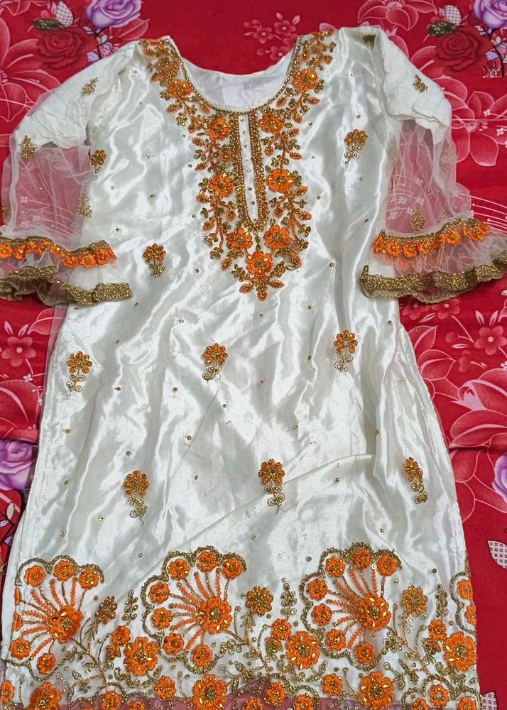Elegant Embroidered Kurti