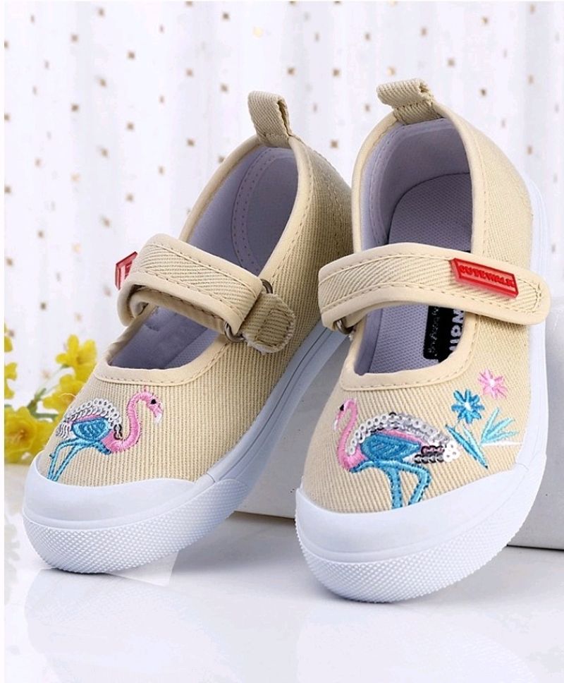 Cutewalk by Babyhug Casual Shoes- Yellow