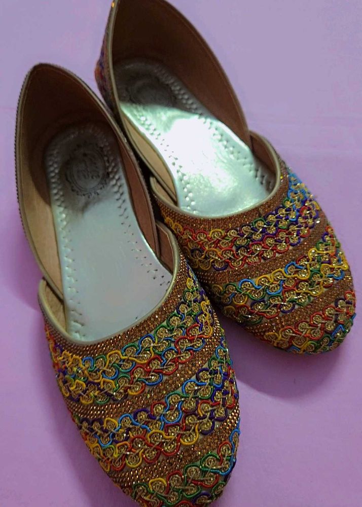 An authentic and ethnic rajasthani mojri for women
