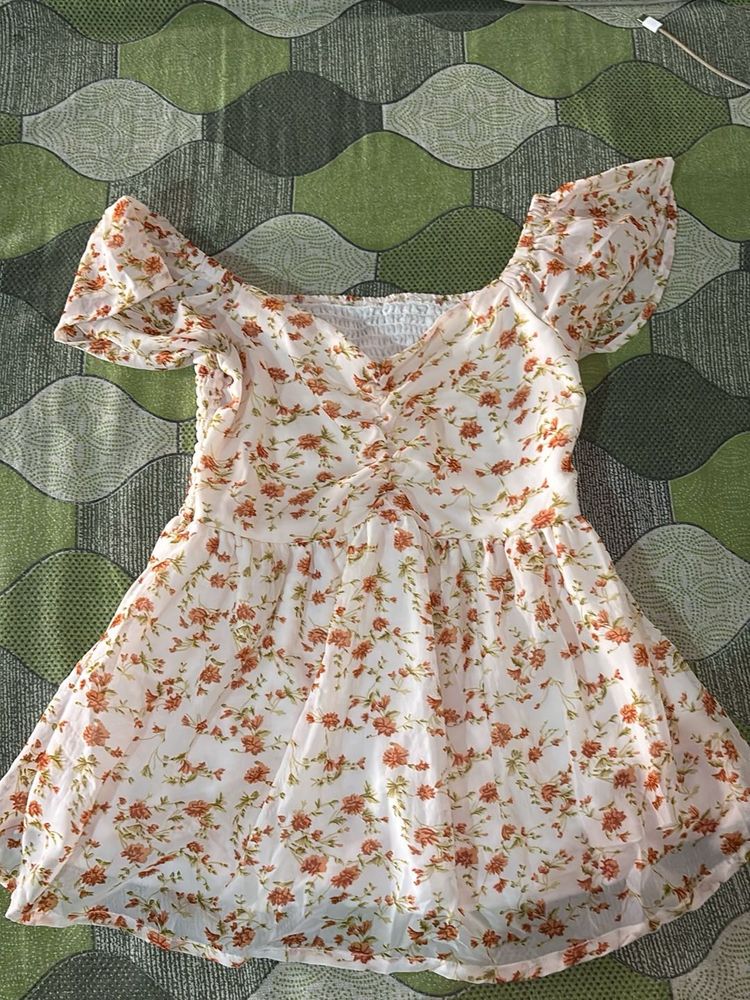 Cute sweet heart neck top