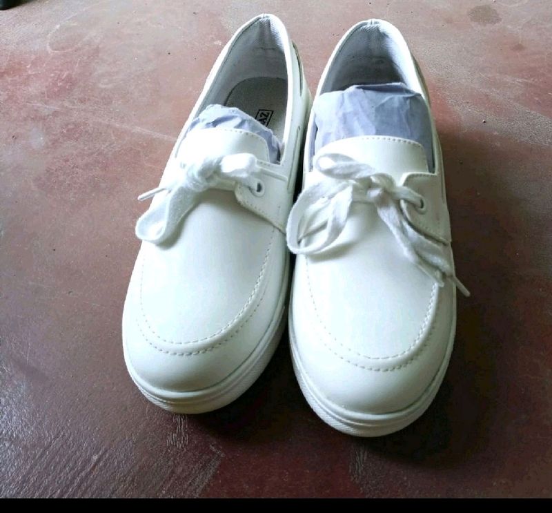 CASUAL SHOES