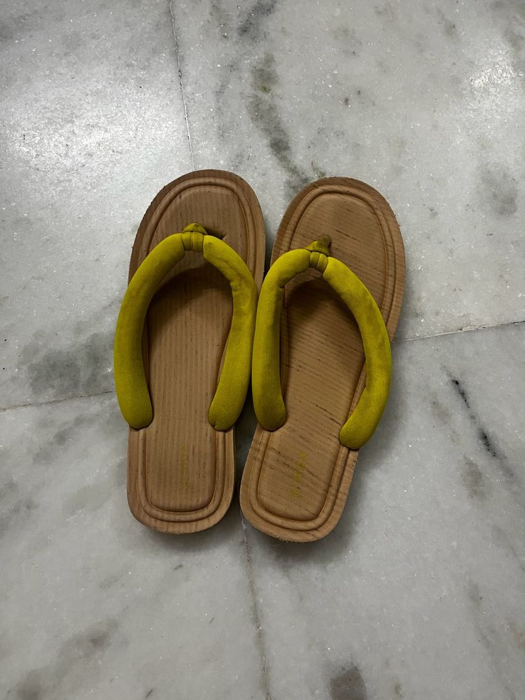 Max Classy Yellow Flip flops