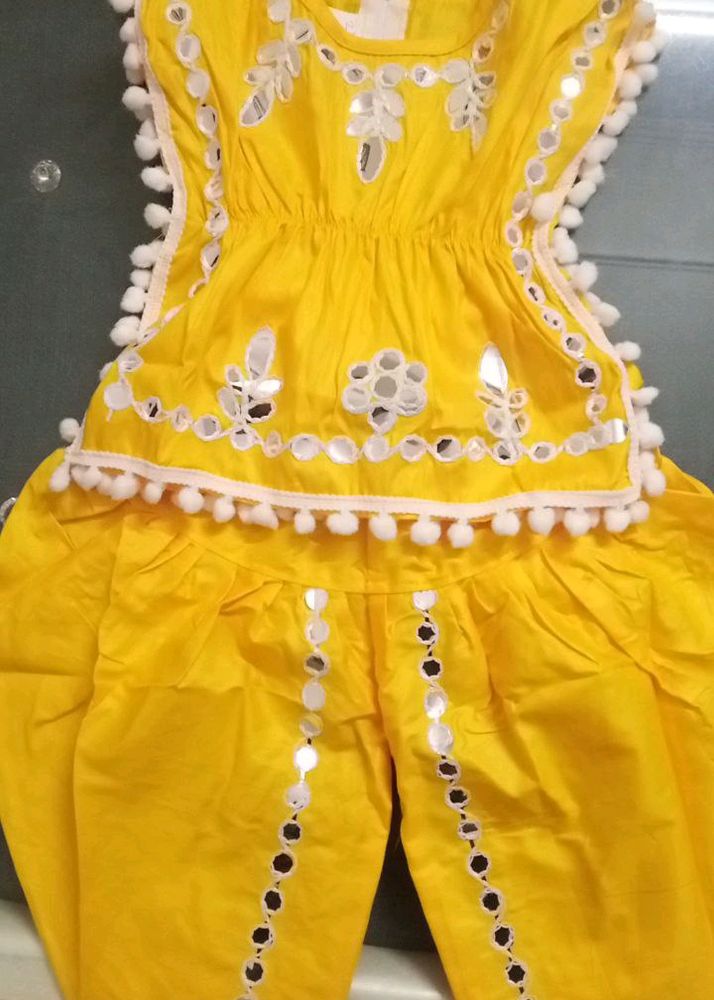 New Unused Baby Girls Top &amp; Dhoti Set Pack 2sets