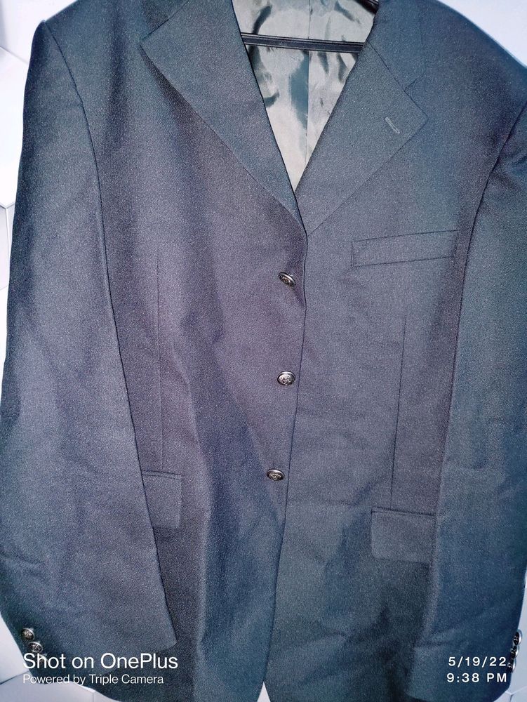 expensive park avanue branded suit