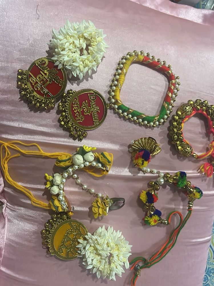 Mehndi/ Haldi hand accessories