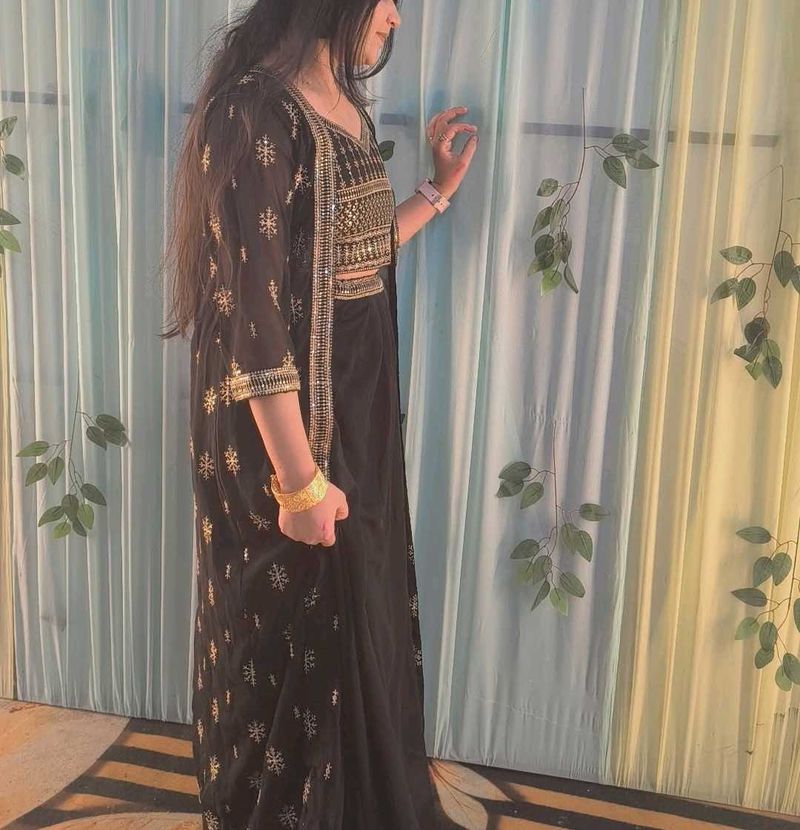 Elegant Black &amp; Gold  three piece no coin like new