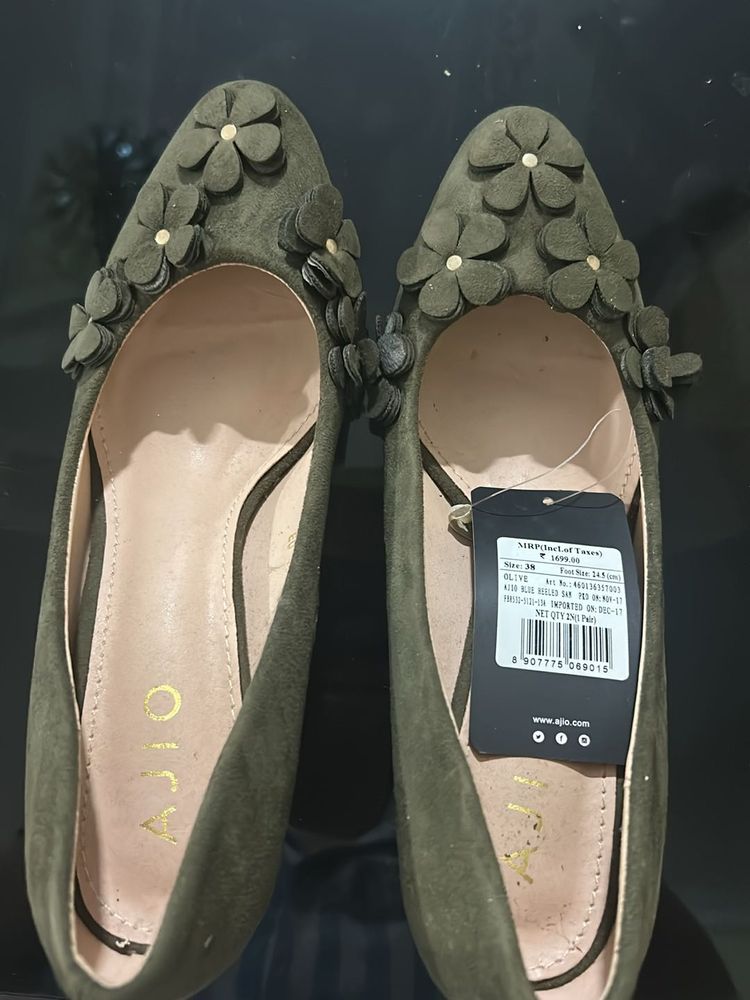 Brand New Stylish Heels In Size 38 Foot Size24.5cm