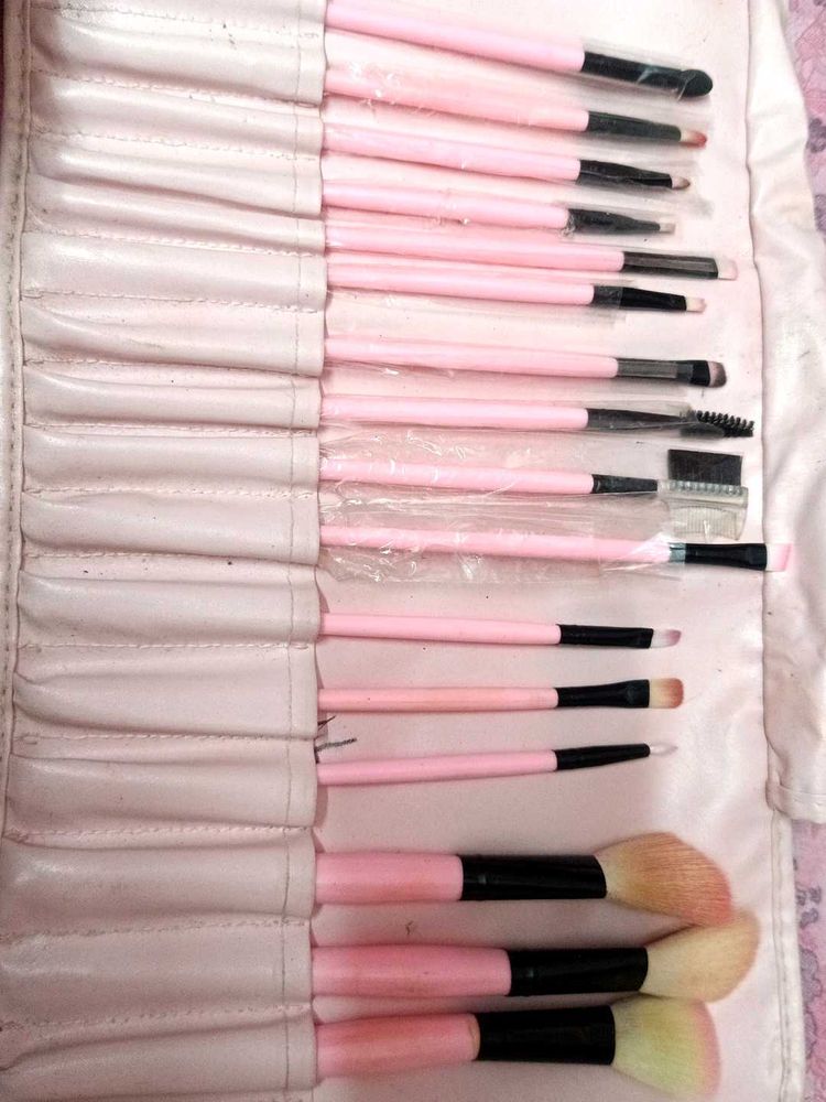 Make Up Brushes Dint Used Much Like New