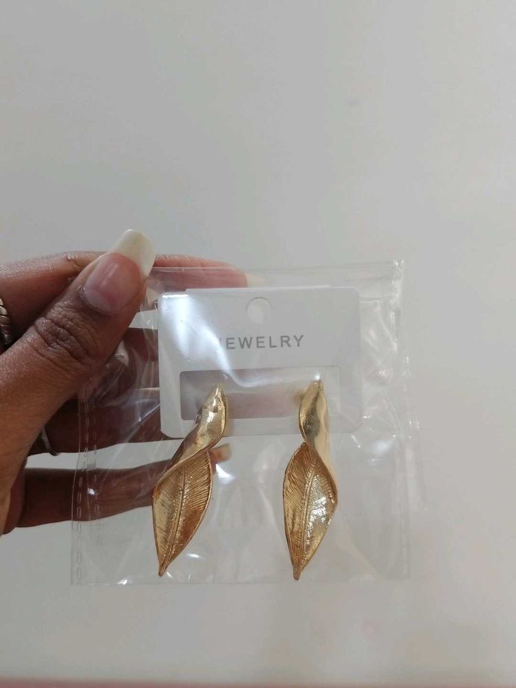Leaf Design Gold Tone Earrings