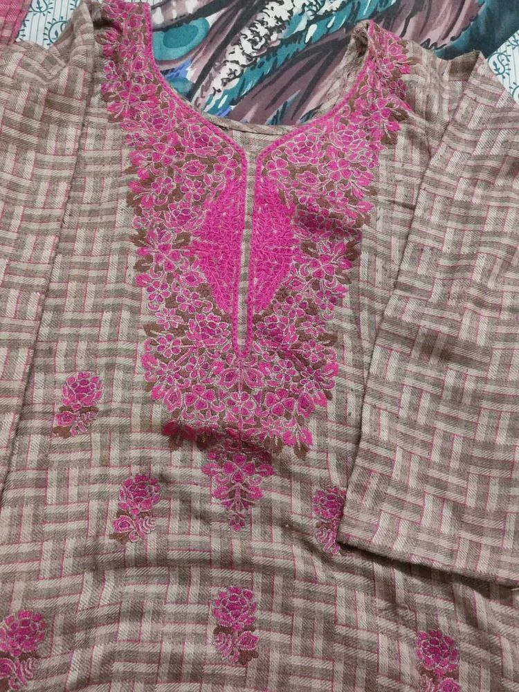 Embroidered woolen suit set