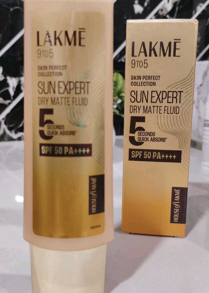 Lakme 9To5 Dry Matte Fluid Sunscreen SPF 50PA++++