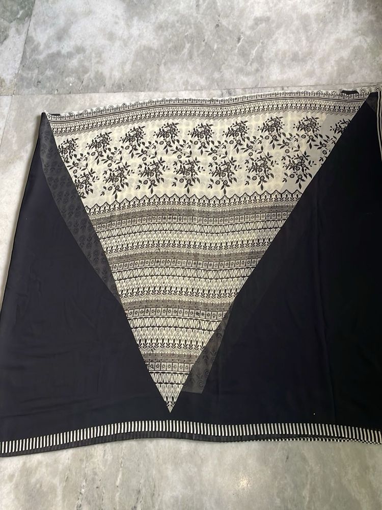 Black &amp; Beige Floral Print Saree