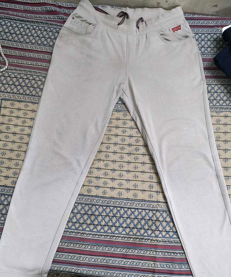 Levi&#39;s White Colour Lower