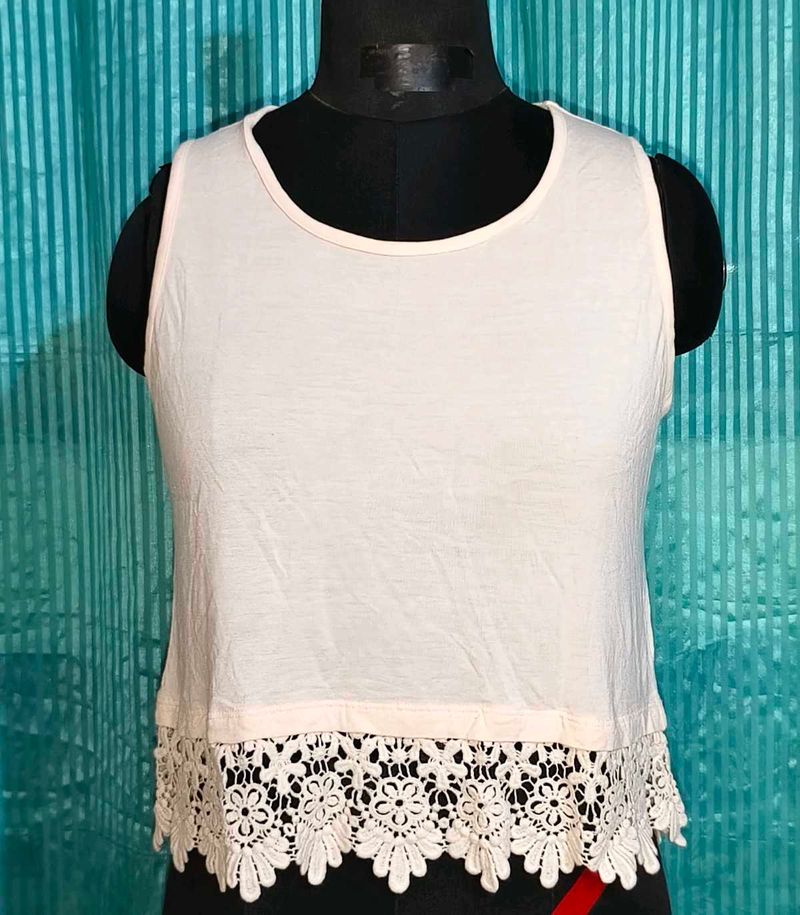 🎁Buy 2 Get 1 Free🎁Size S/M Lace white crop top
