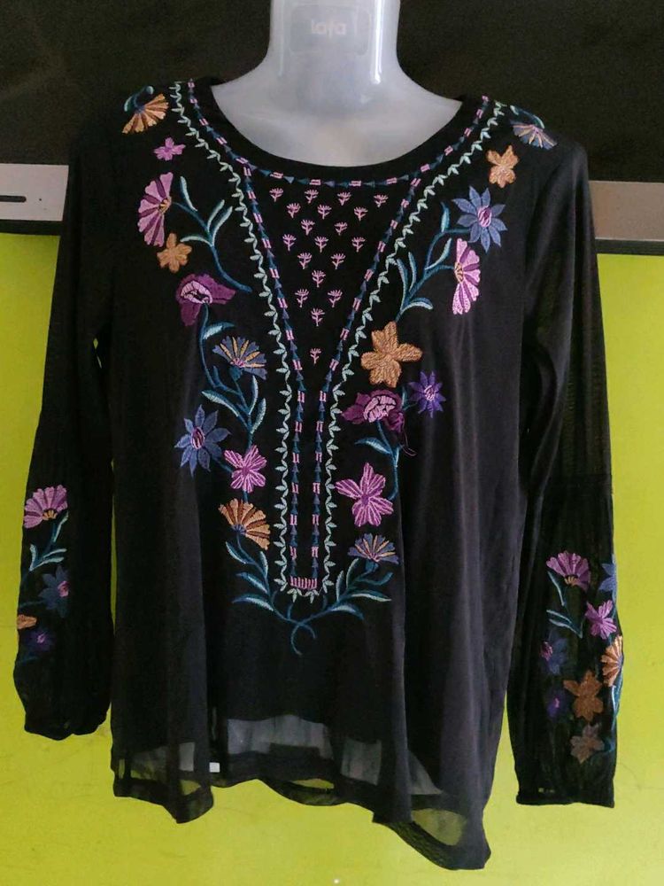 BLACK EMBROIDERED KURTA