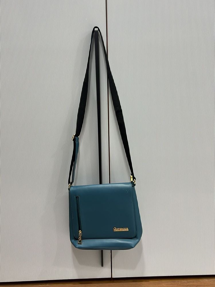 New 🆕 Sling Bag 💼