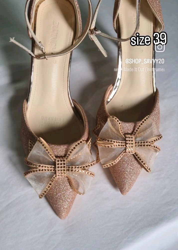 Size 39, Imported Bowed Heels