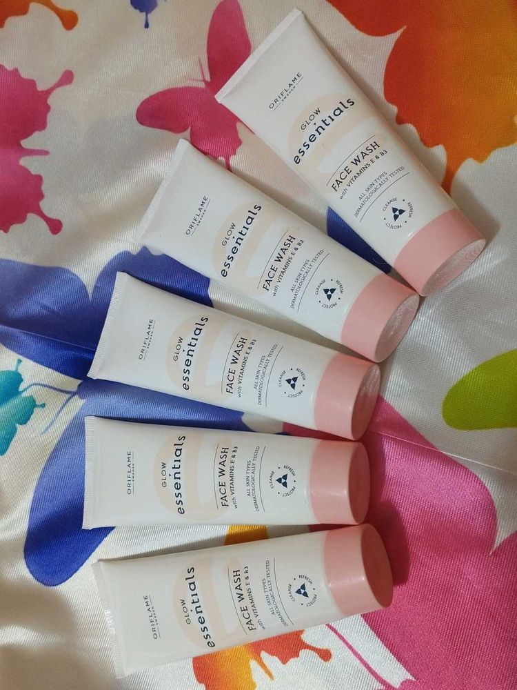 Oriflame Glow Essentials Face Wash