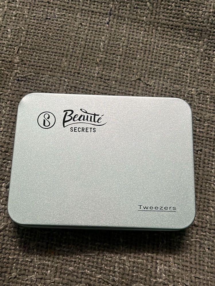 Beaute Secrets Tweezers