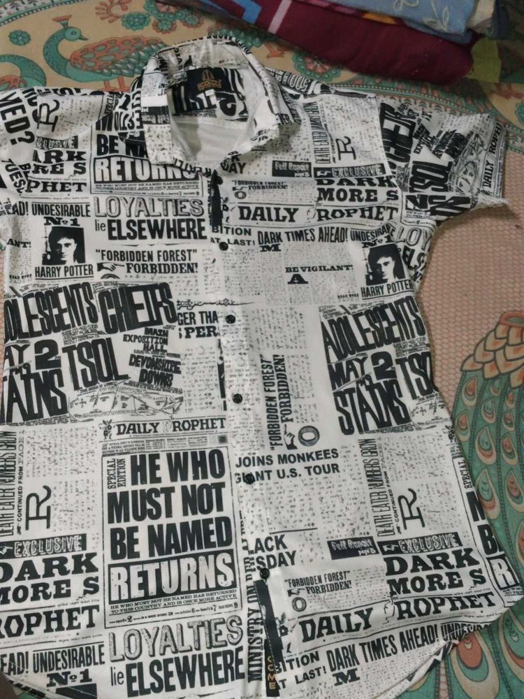 Newsprint print t-shirt