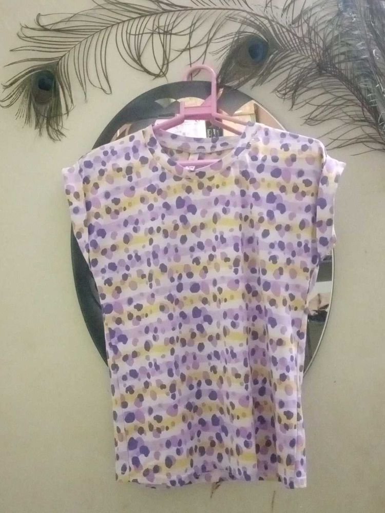 Cute T-shirt with dots