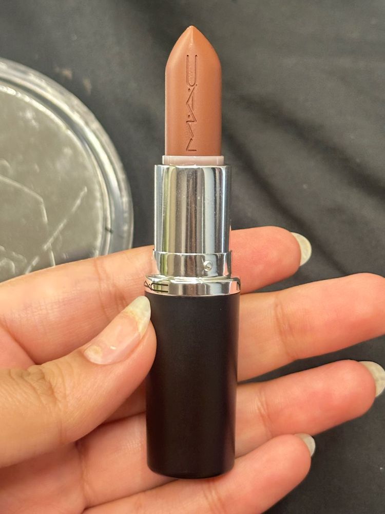 MAC Lipstick with FREE swiss beauty lippie