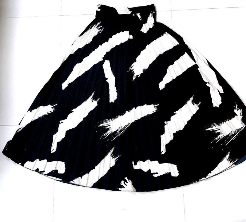 Black &amp; White Brushstroke Pleated Skirt