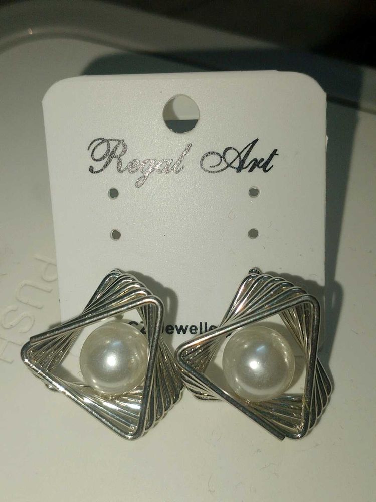 Royal Art Pearl Earrings