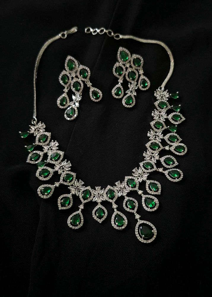 Emerald Ad Necklace Set