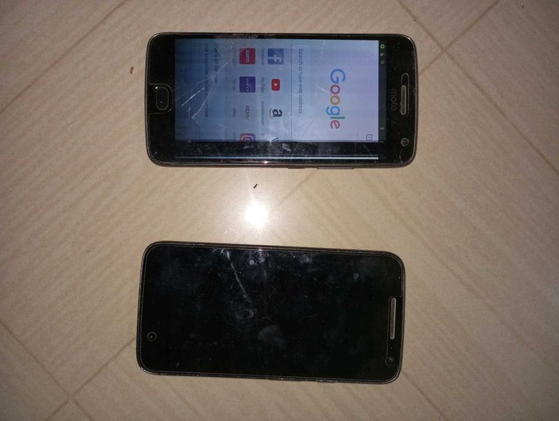 2 Mobiles Moto G5 Plus and E4 Play