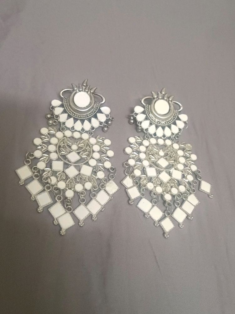 Very Beautiful White Heavy Earing
