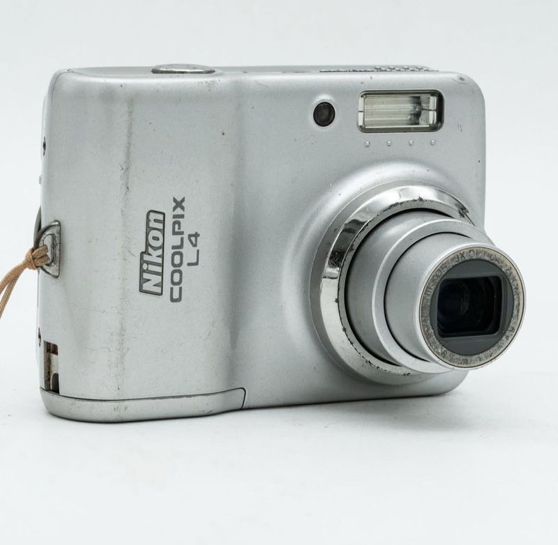 Nikon Coolpix L4