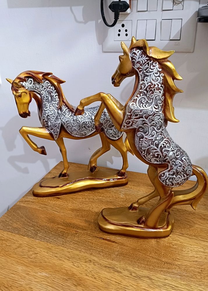 2 Horse Showpieces