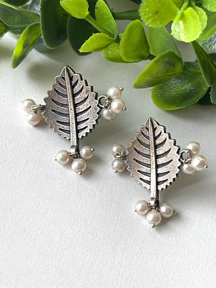 Leaf With Pearl Drop Earring