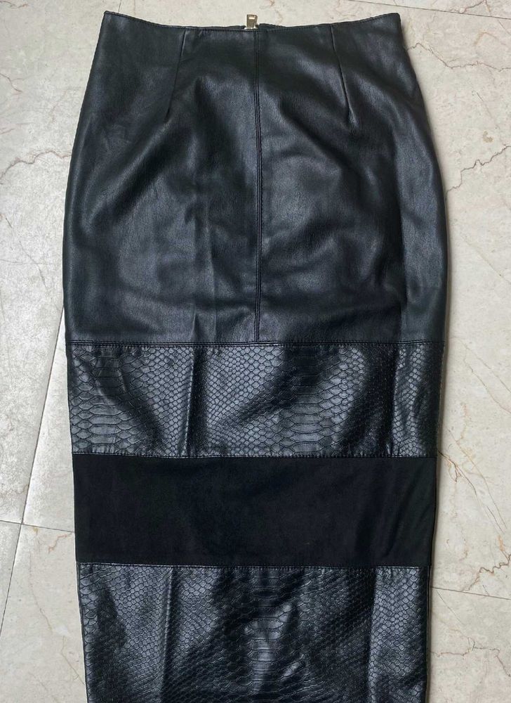 Body hugging Leather Skirt