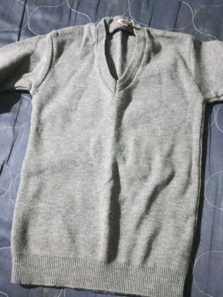Vintage Gray V-Neck Knit Top