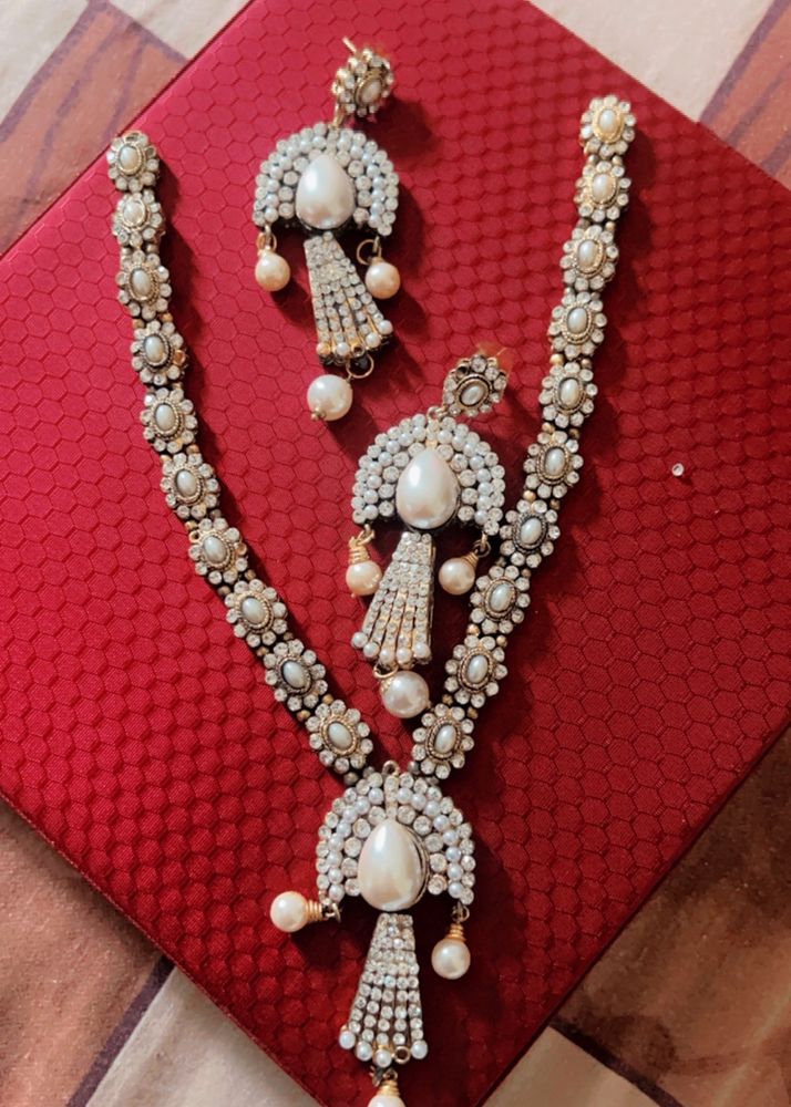 White Stone Jewellery Set