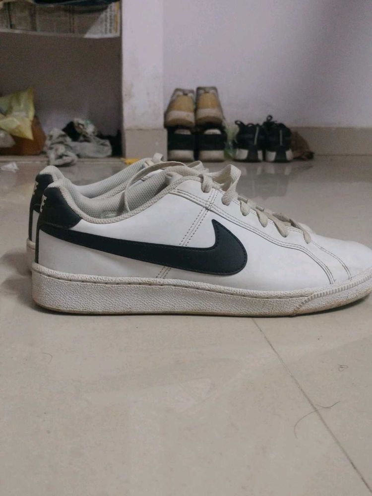Nike Court Royale Shoes