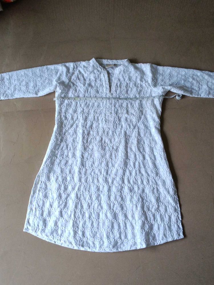 Lovely white kurta with three fourth sleeves