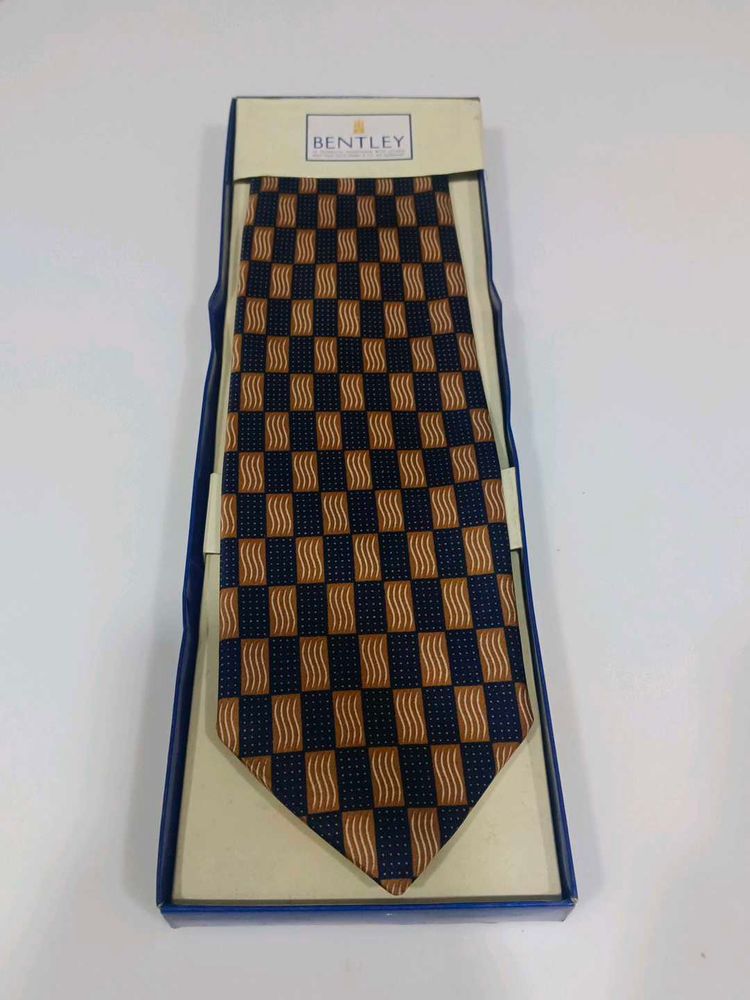 FINE NECK TIE FOR GENTLEMANS.
