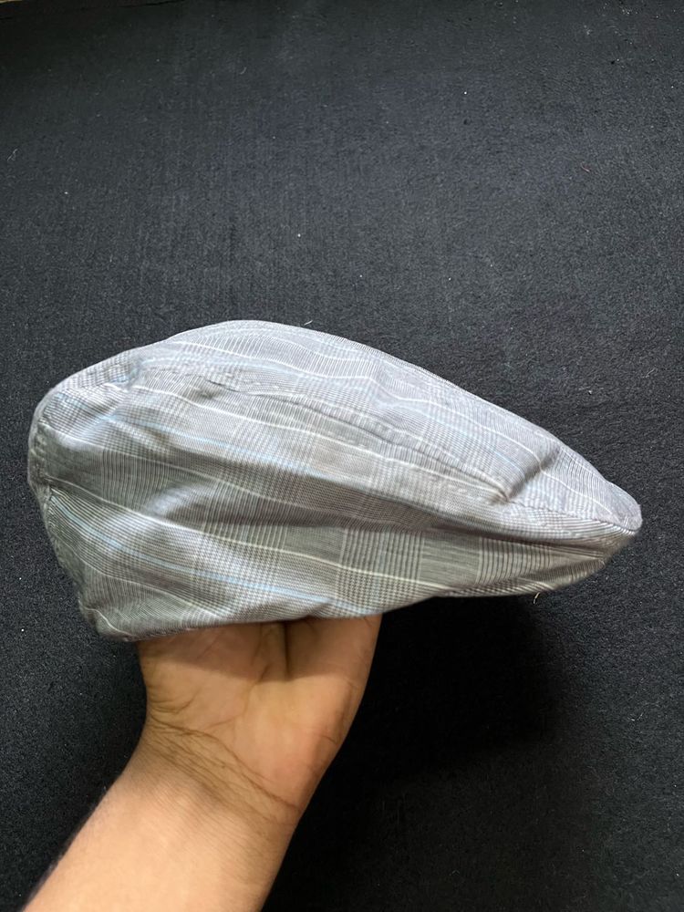 H&amp;M CHECKERS FLAT CAP