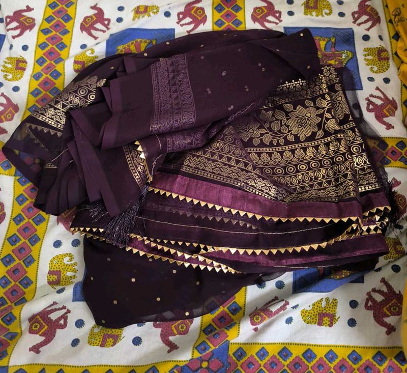Discount sale 😍Elegant Purple Saree(wine colour)