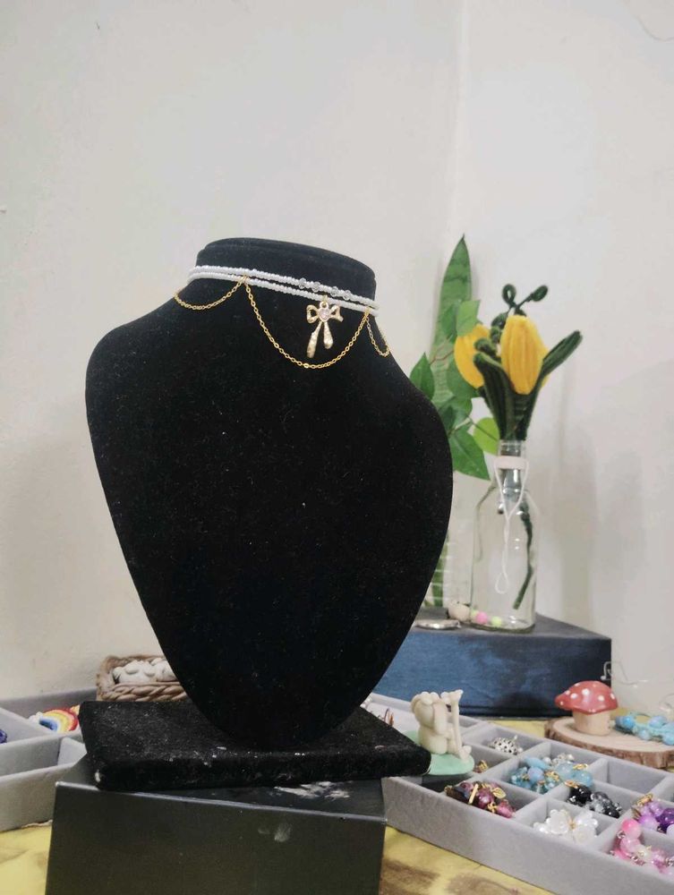 Charming Bow Accent Necklace