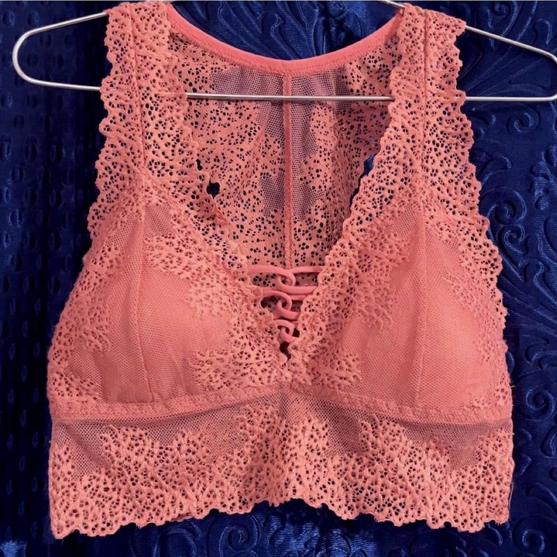 Delicate Mauve Color Bralette With Lace Details