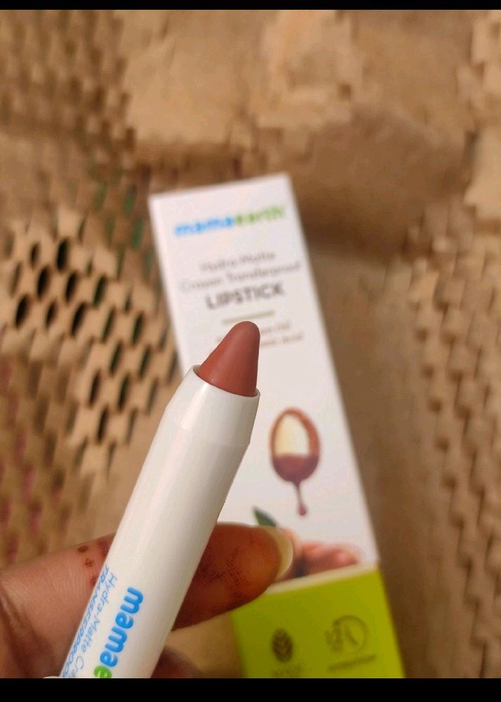 mamaearth lip cryon
