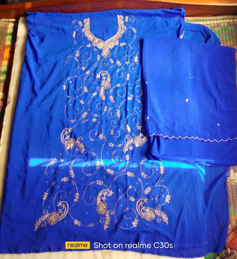 Women Zari Handwoven Embroidery Suit